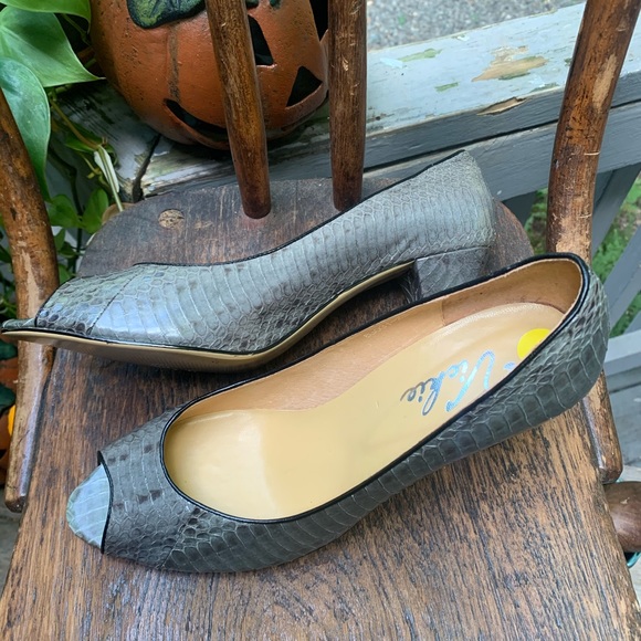 VICKIE Hong Kong Snakeskin Peep-Toe Pumps - Picture 12 of 12